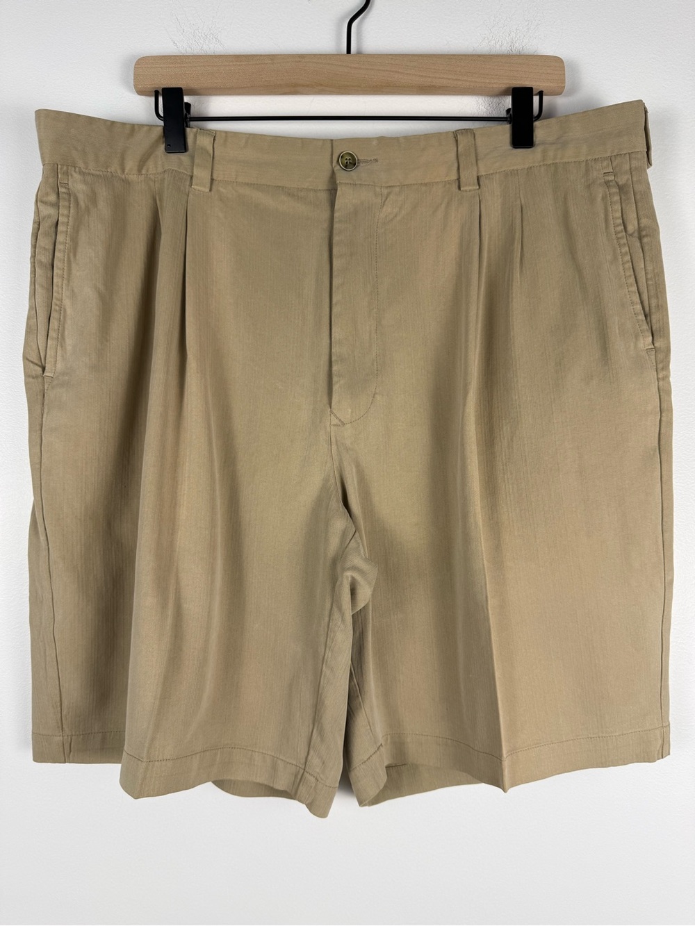 Tommy Bahama Bamboo Silk Men's Khaki Herringbone Flat Front Shorts - Picture 1 of 12